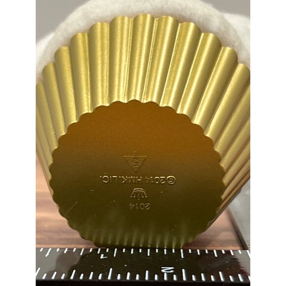 2014 HALLMARK KEEPSAKE ORNAMENT QX9106 SWEET ST. NICK SANTA CUPCAKE W FELT FACE - Picture 8 of 8